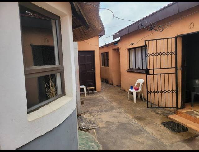 2 BEDROOM HOUSE FOR SALE IN EMDENI